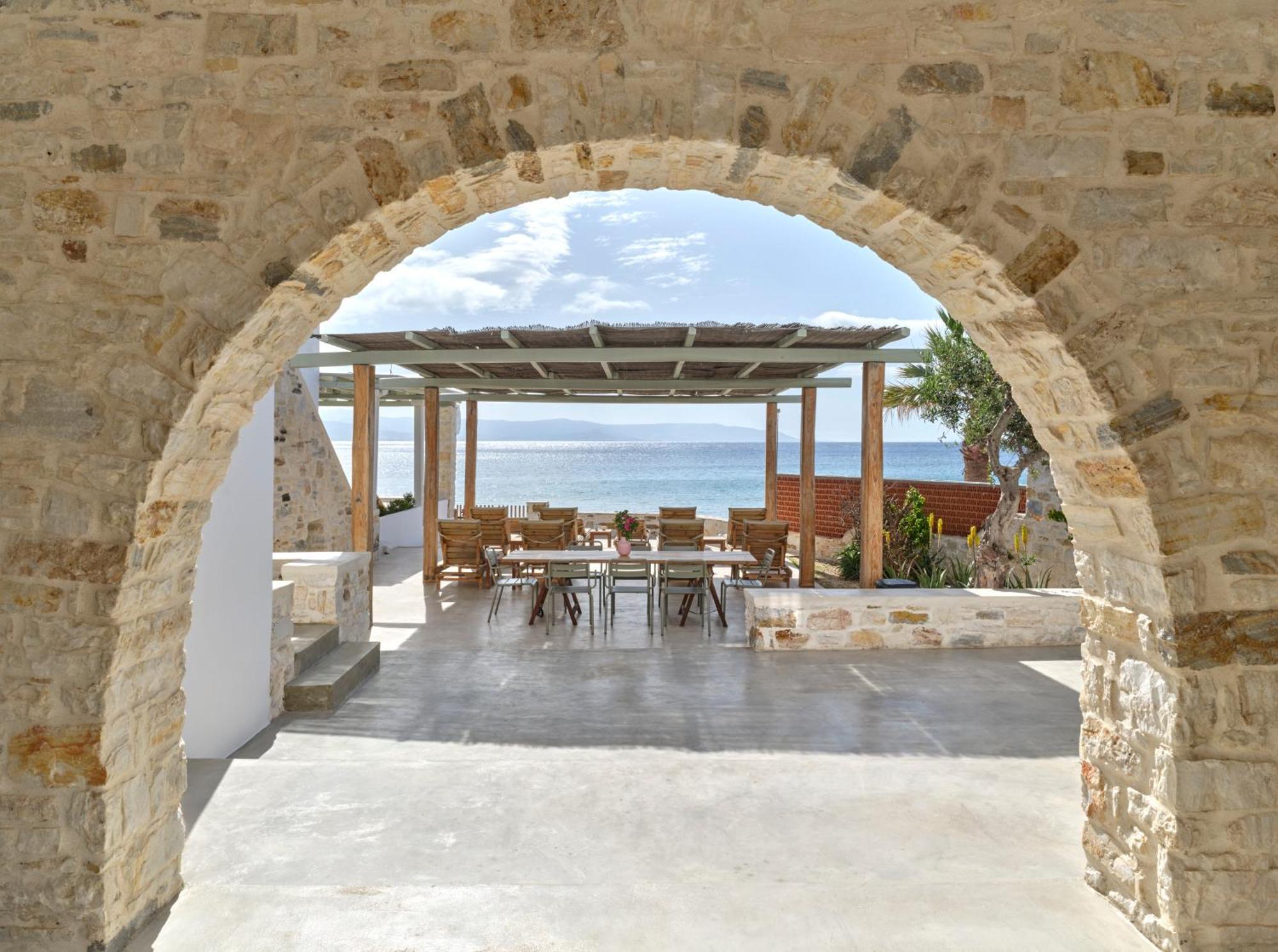Magoo Suites Logaras Exterior photo